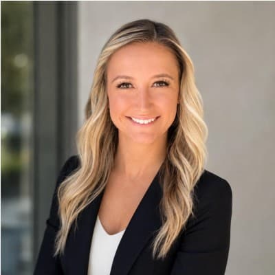 Dana Headshot